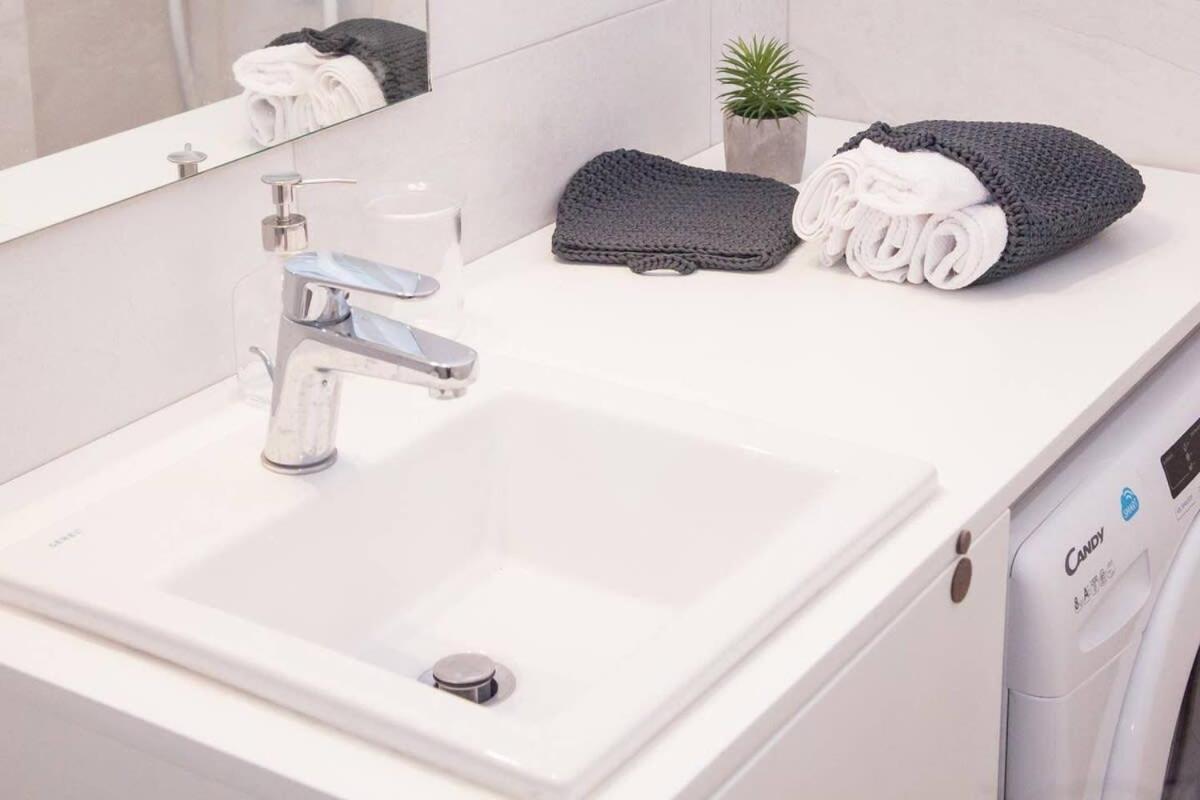 Fully Renovated, Modern Beauty In Central Athens! Ngoại thất bức ảnh